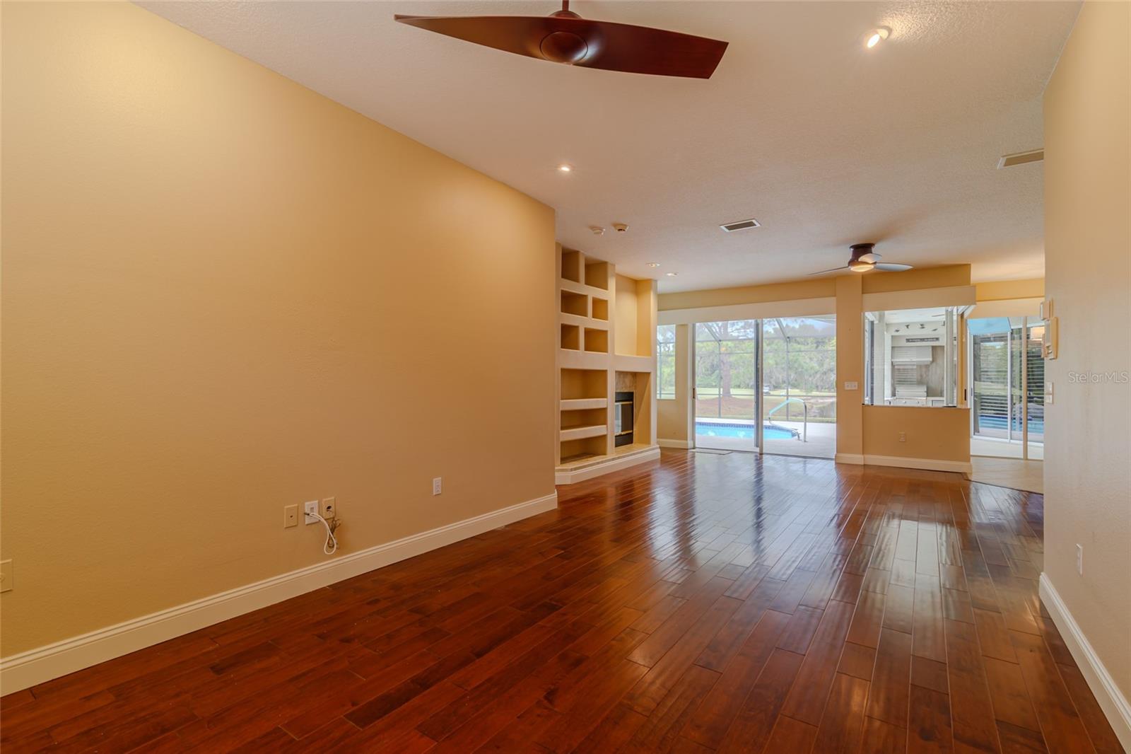 Image 55 of 74 For 4992 Augusta Avenue