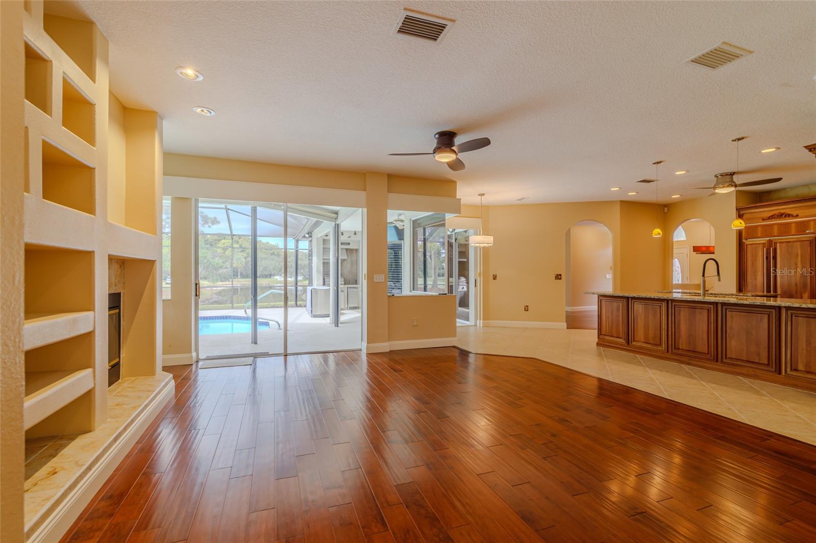 Image 56 of 74 For 4992 Augusta Avenue