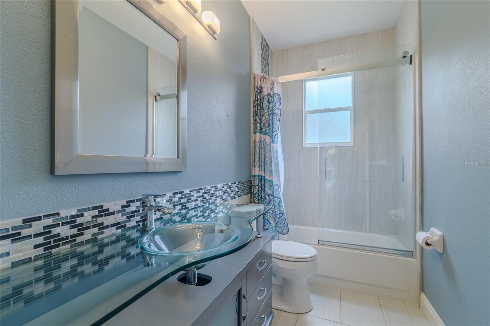 Image 57 of 74 For 4992 Augusta Avenue