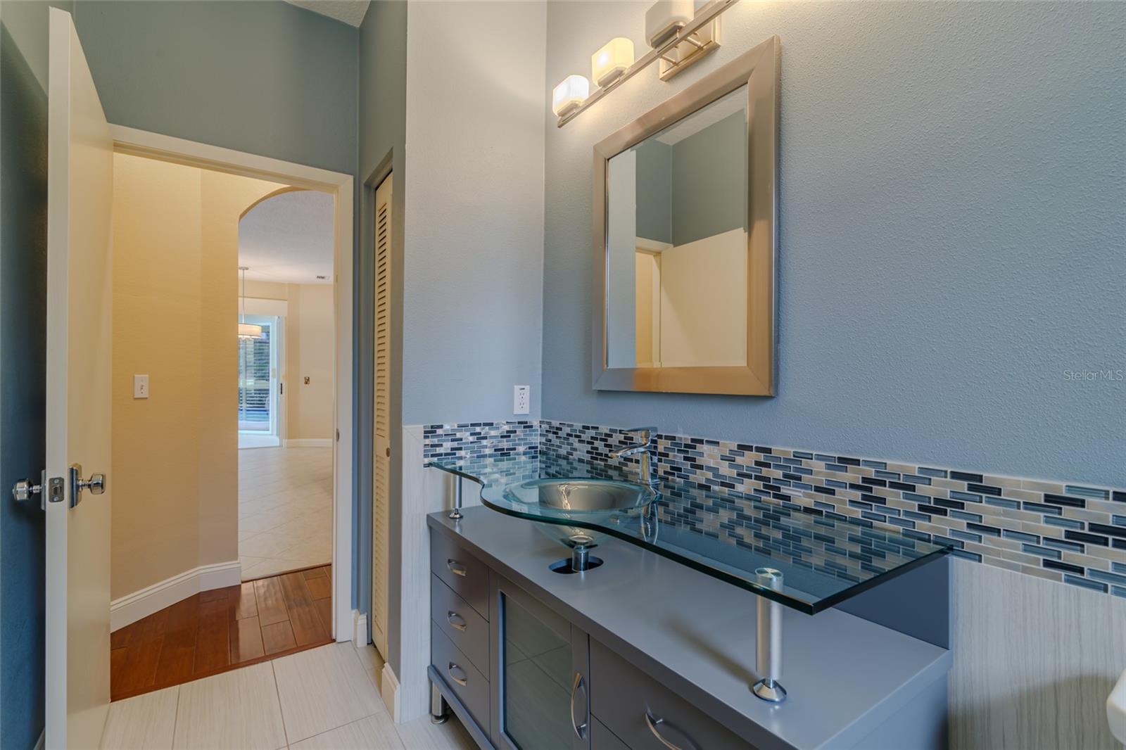 Image 58 of 74 For 4992 Augusta Avenue