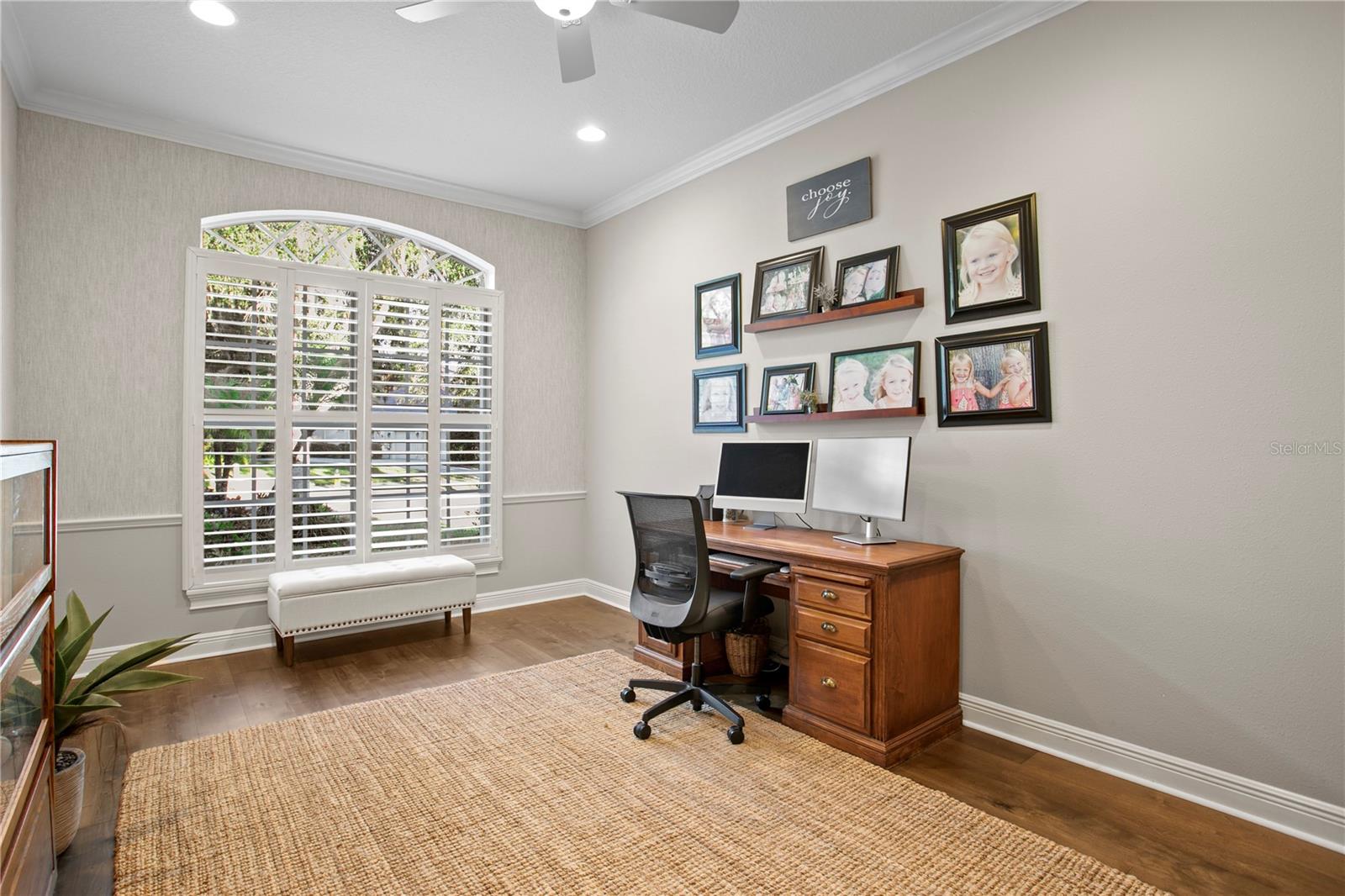 Listing photo id 9 for 15817 Sorawater Drive