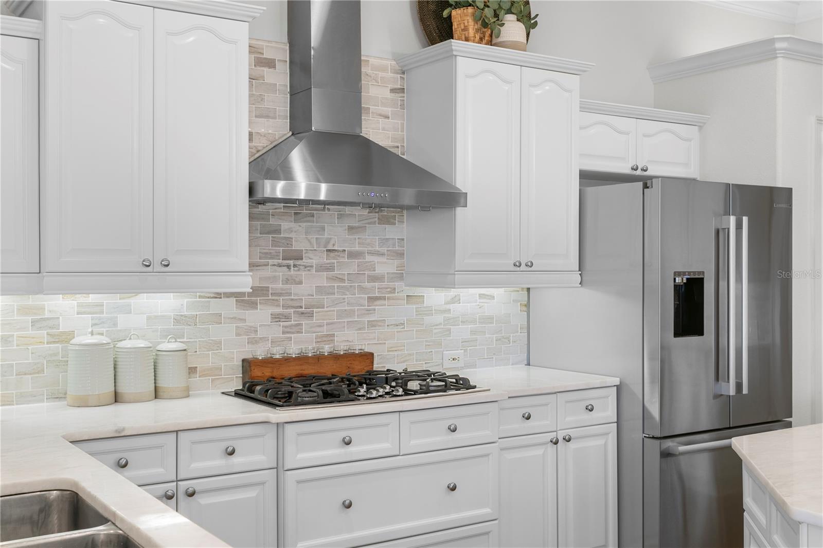 Listing photo id 12 for 15817 Sorawater Drive