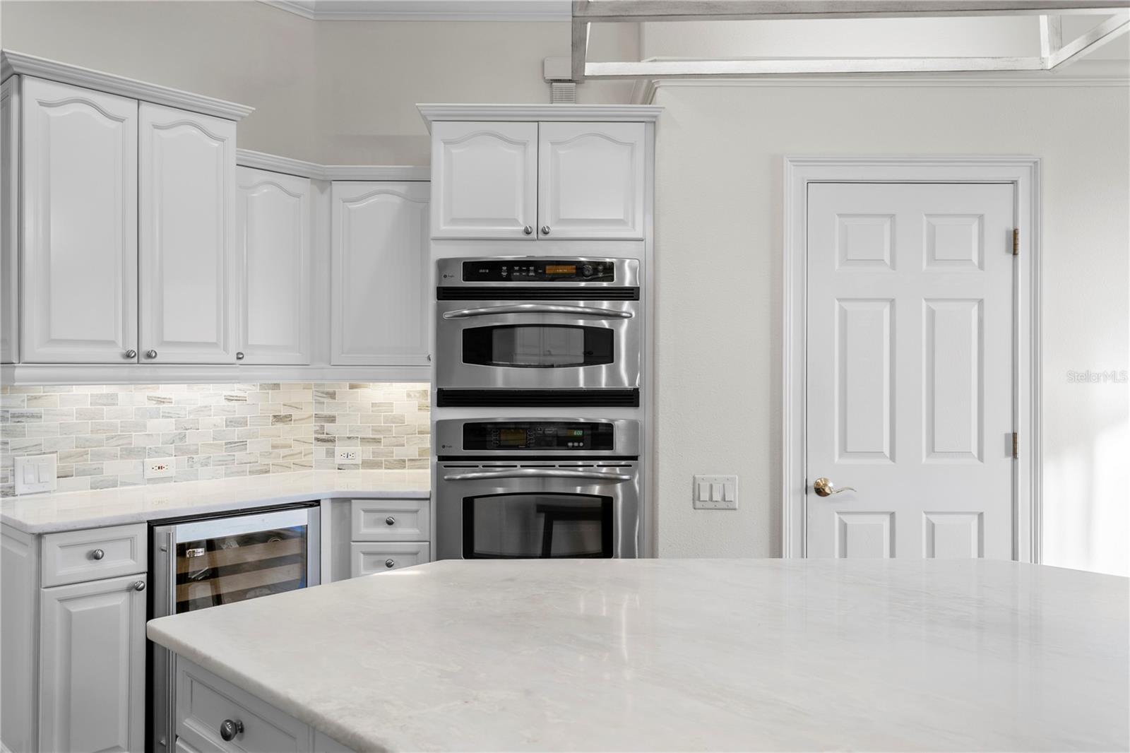 Listing photo id 13 for 15817 Sorawater Drive