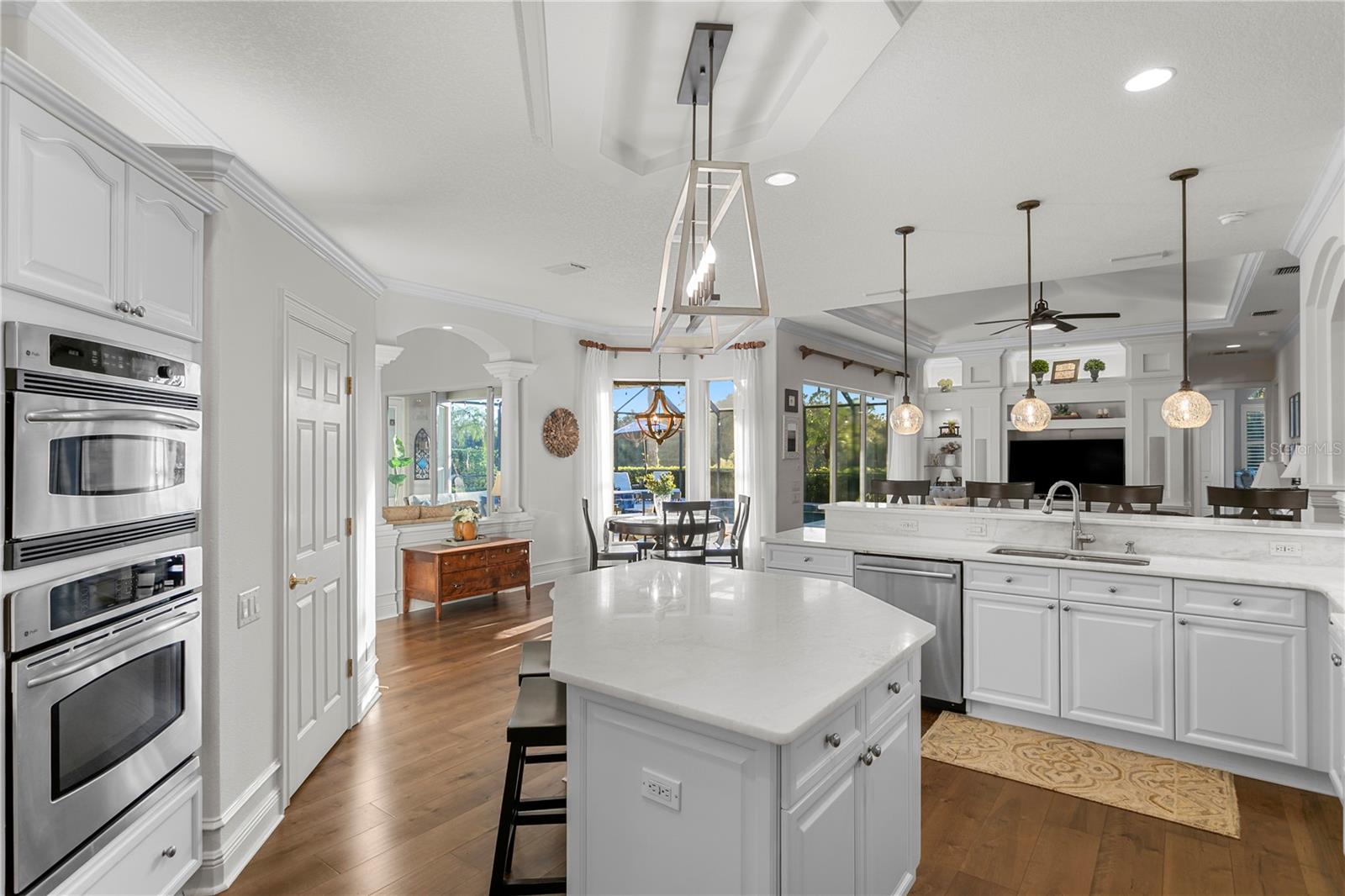 Listing photo id 14 for 15817 Sorawater Drive