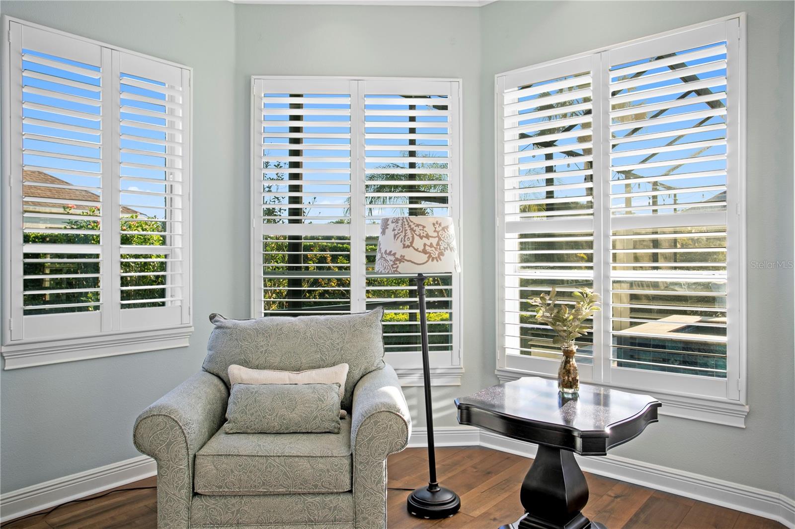 Listing photo id 18 for 15817 Sorawater Drive