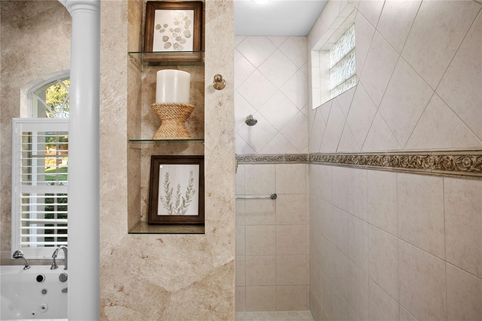 Listing photo id 21 for 15817 Sorawater Drive