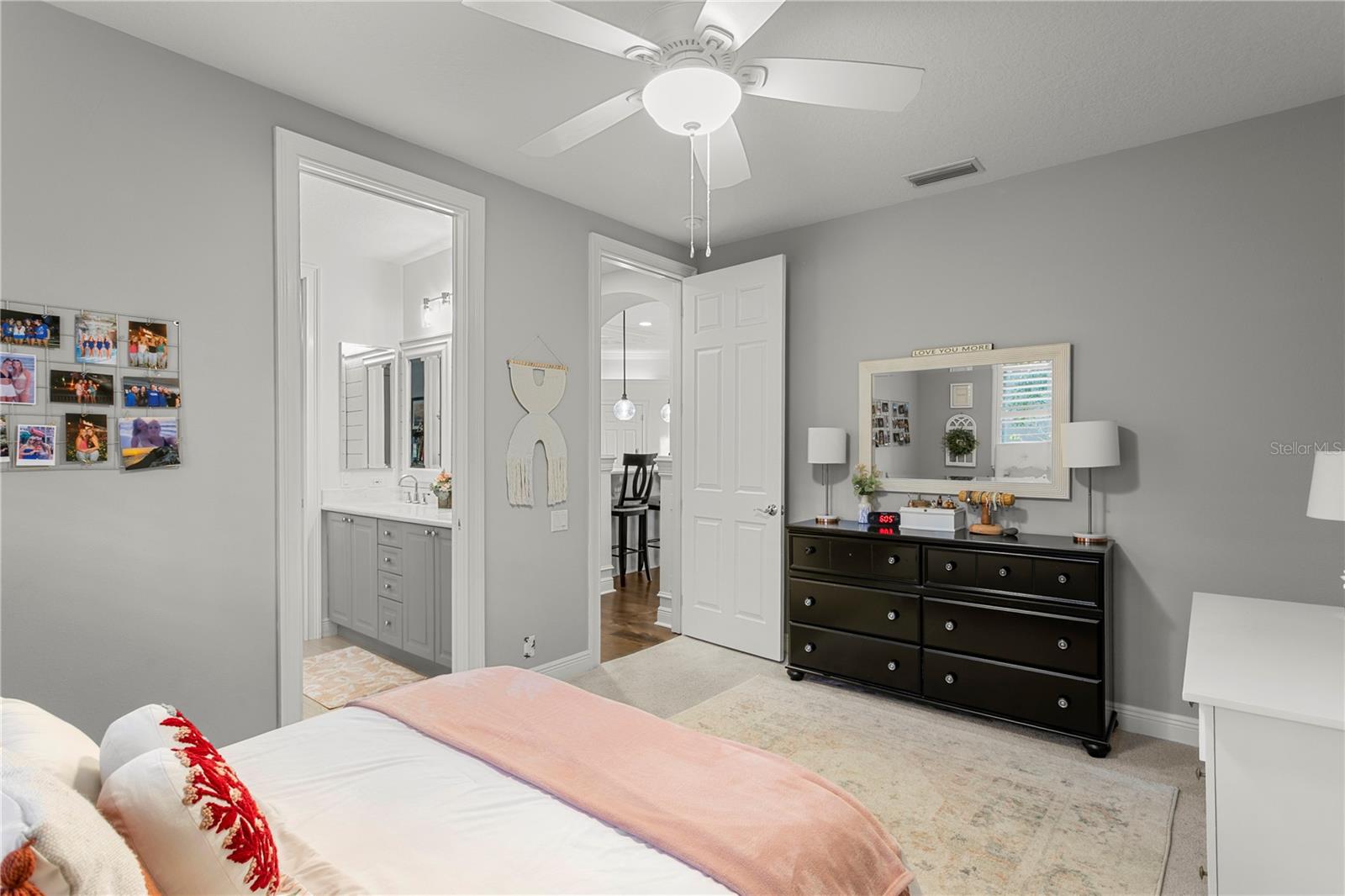 Listing photo id 23 for 15817 Sorawater Drive