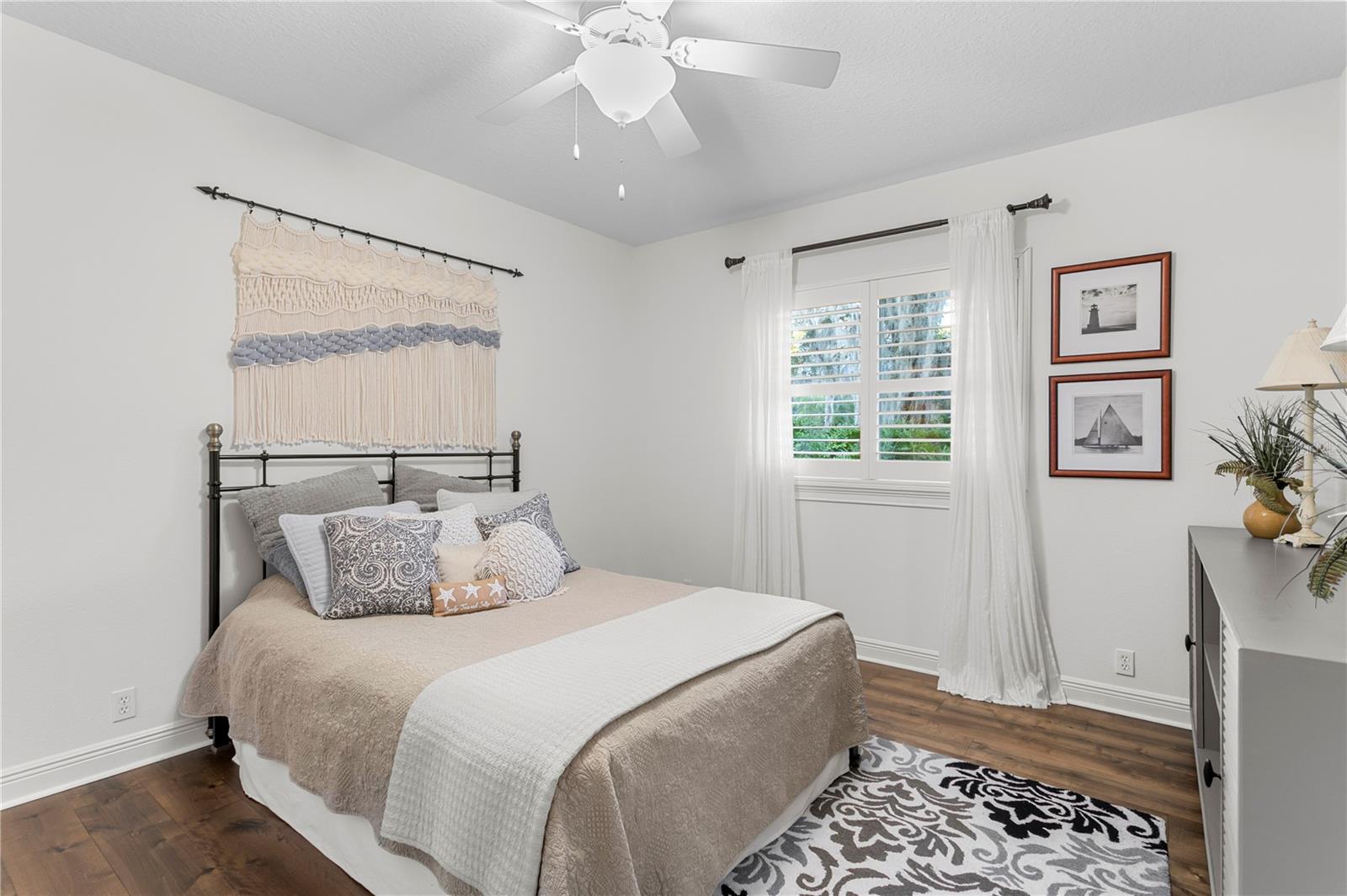 Listing photo id 26 for 15817 Sorawater Drive