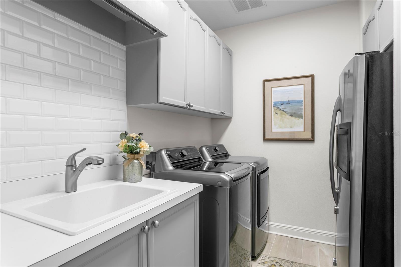 Listing photo id 31 for 15817 Sorawater Drive