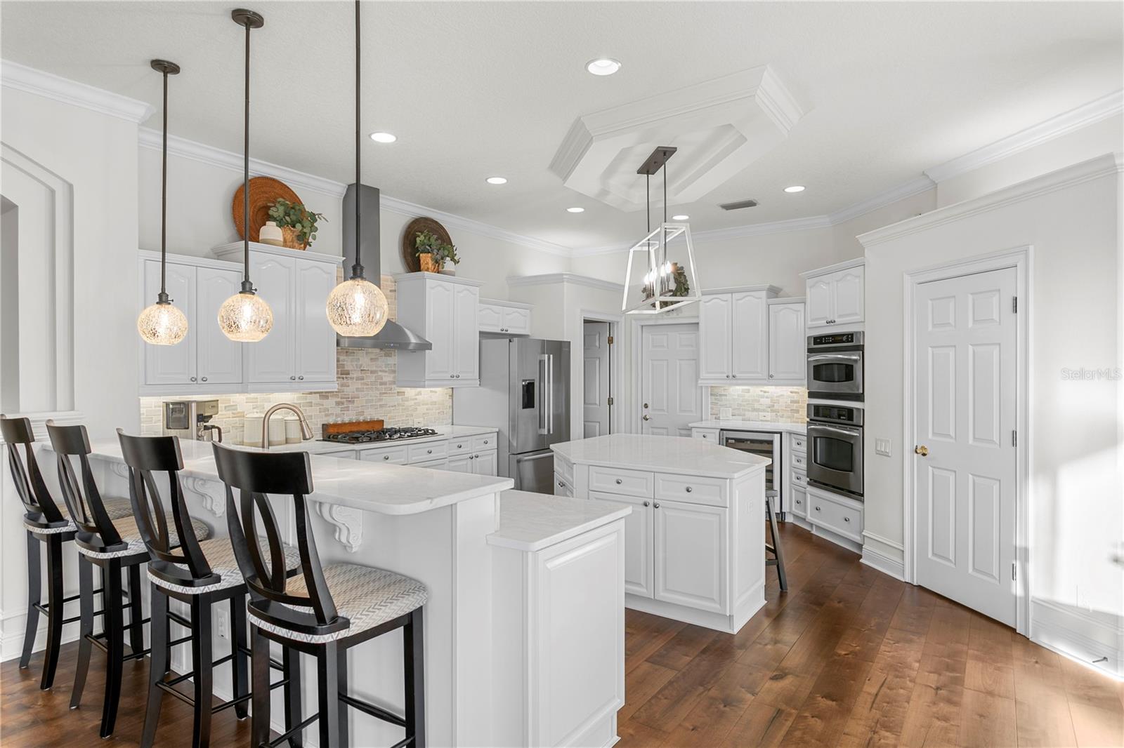 Listing photo id 3 for 15817 Sorawater Drive