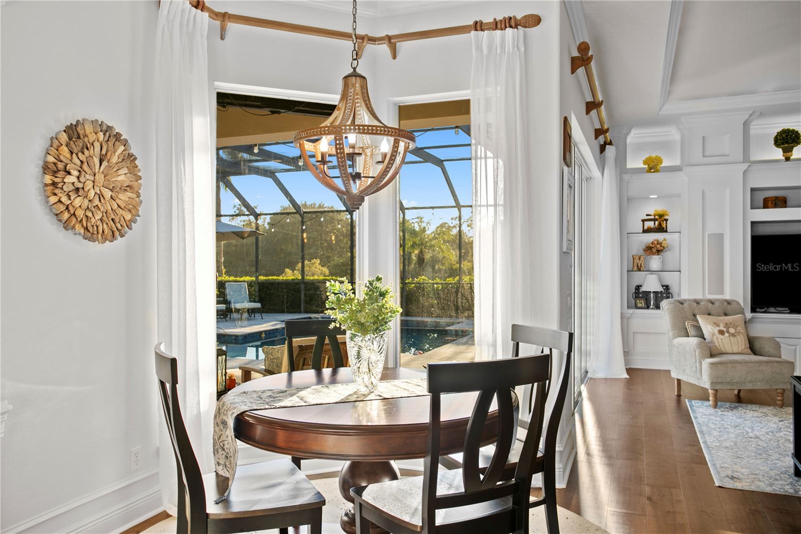 Listing photo id 4 for 15817 Sorawater Drive