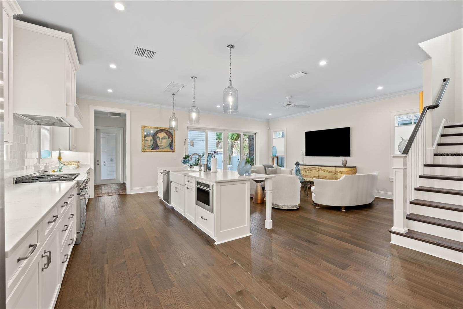 Image 19 of 59 For 319 12th Avenue Ne