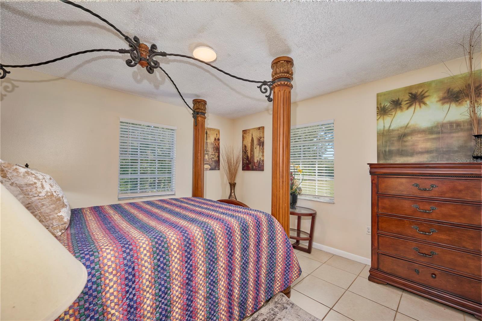 Image 23 of 46 For 2471 Park Avenue