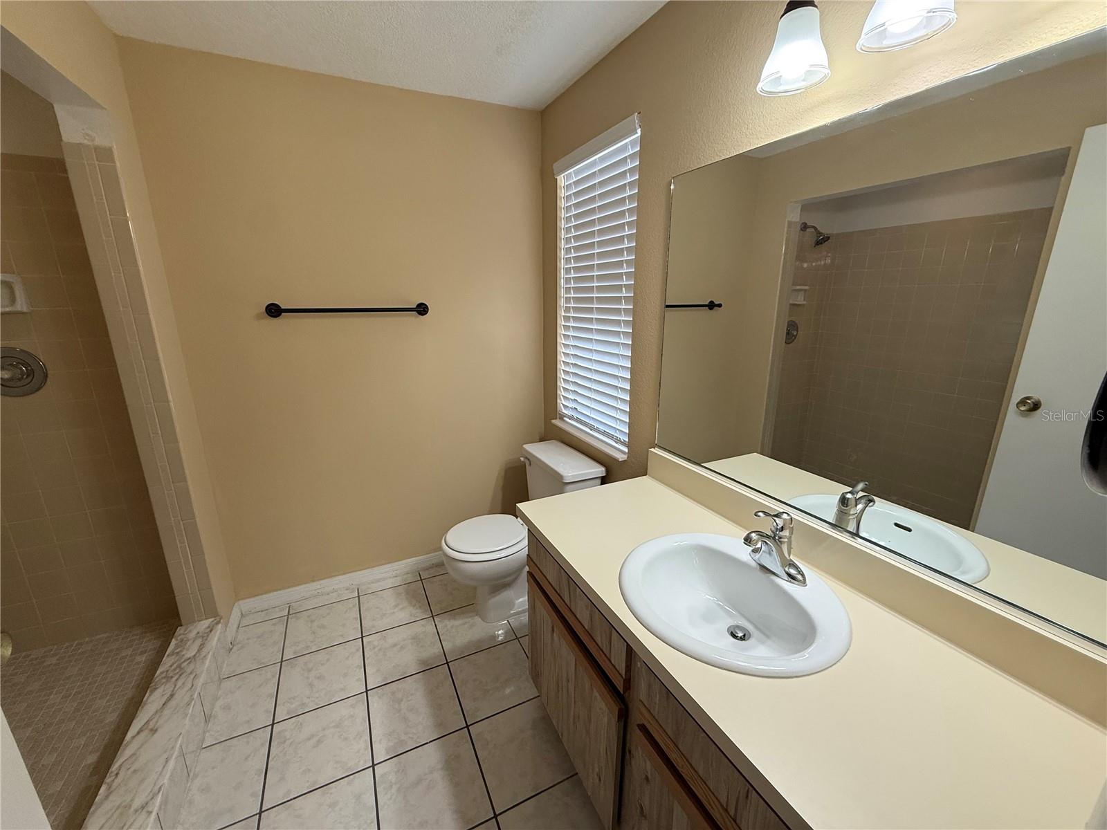 Image 10 of 46 For 525 Lakeview Drive