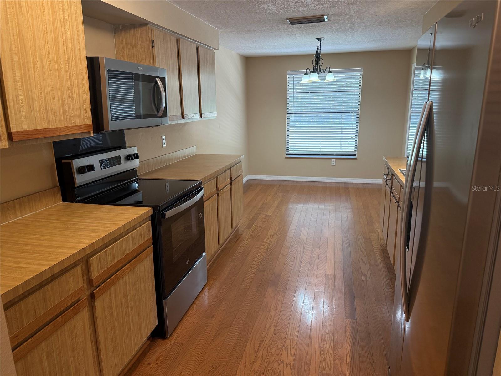 Image 12 of 46 For 525 Lakeview Drive