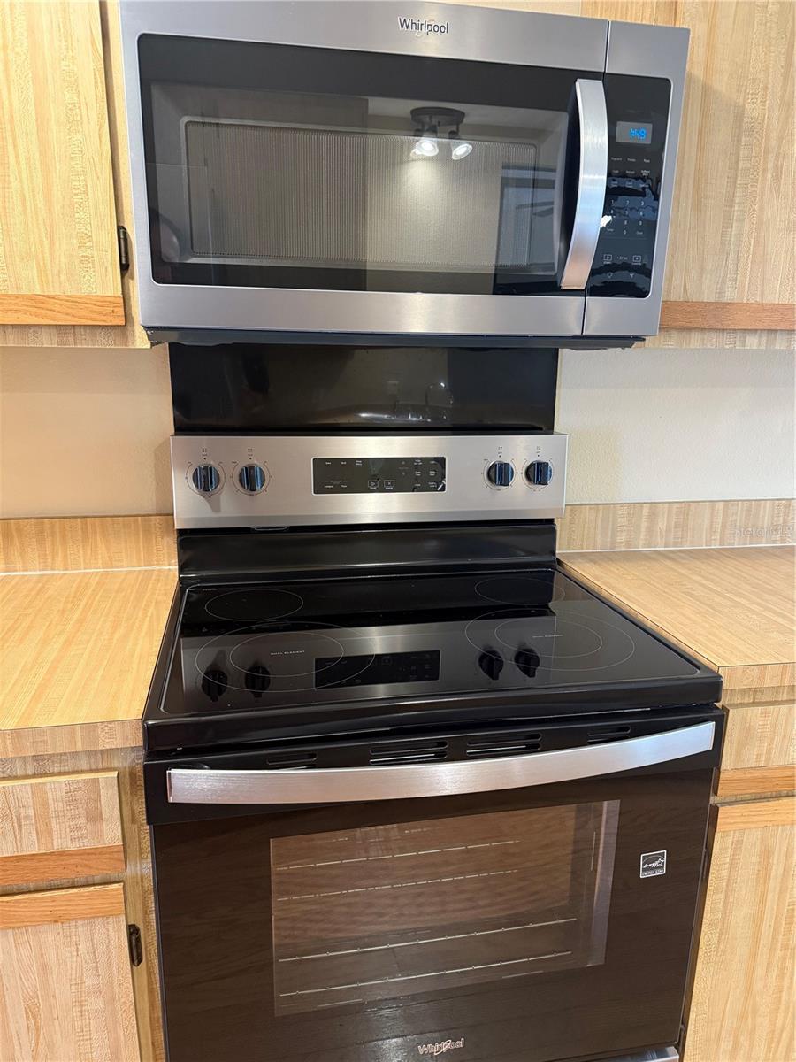 Image 14 of 46 For 525 Lakeview Drive