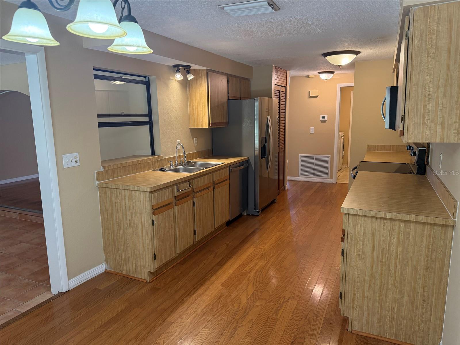 Image 15 of 46 For 525 Lakeview Drive