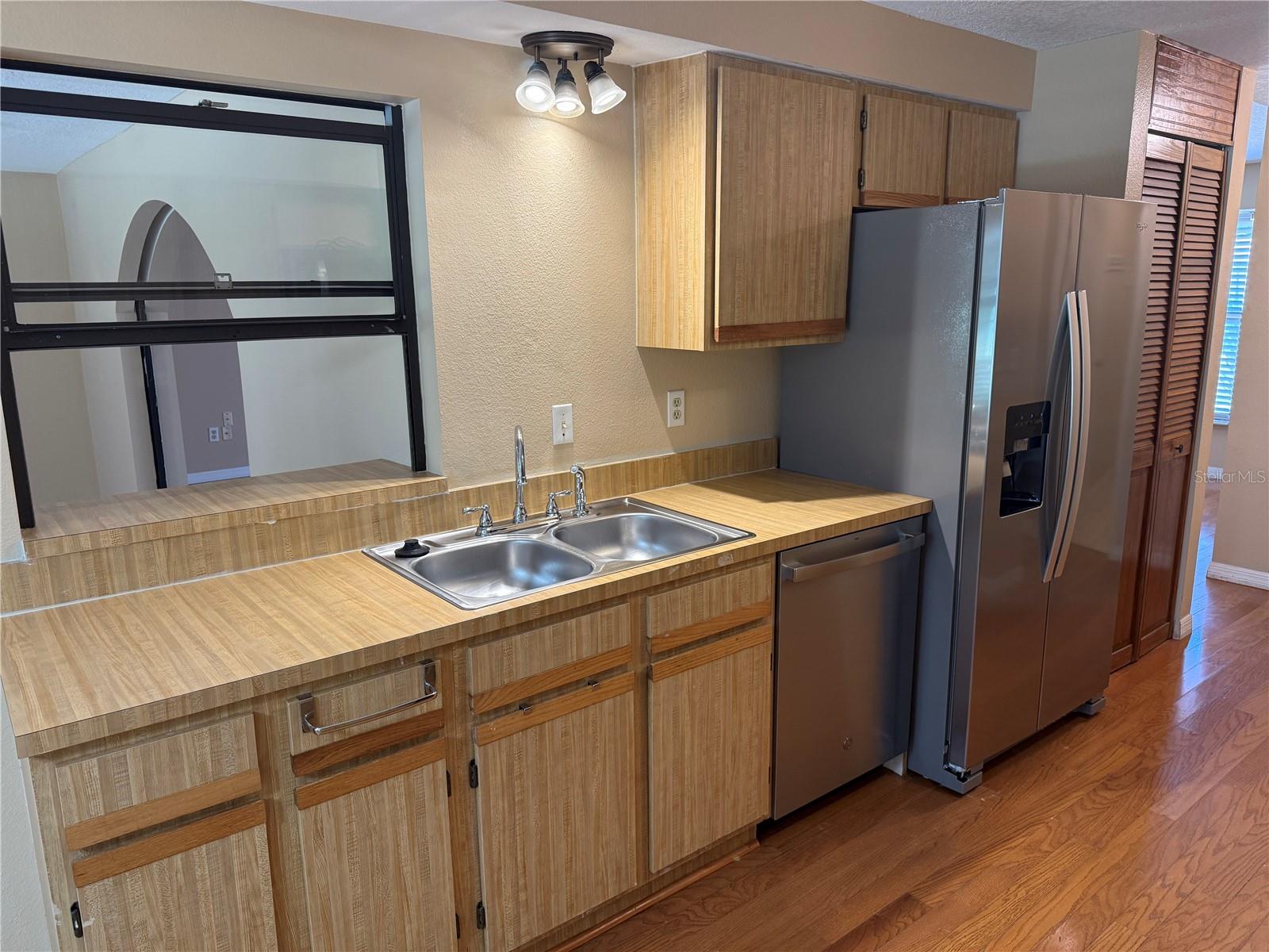 Image 17 of 46 For 525 Lakeview Drive