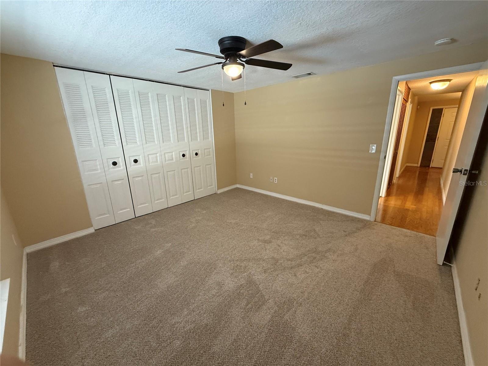 Image 21 of 46 For 525 Lakeview Drive