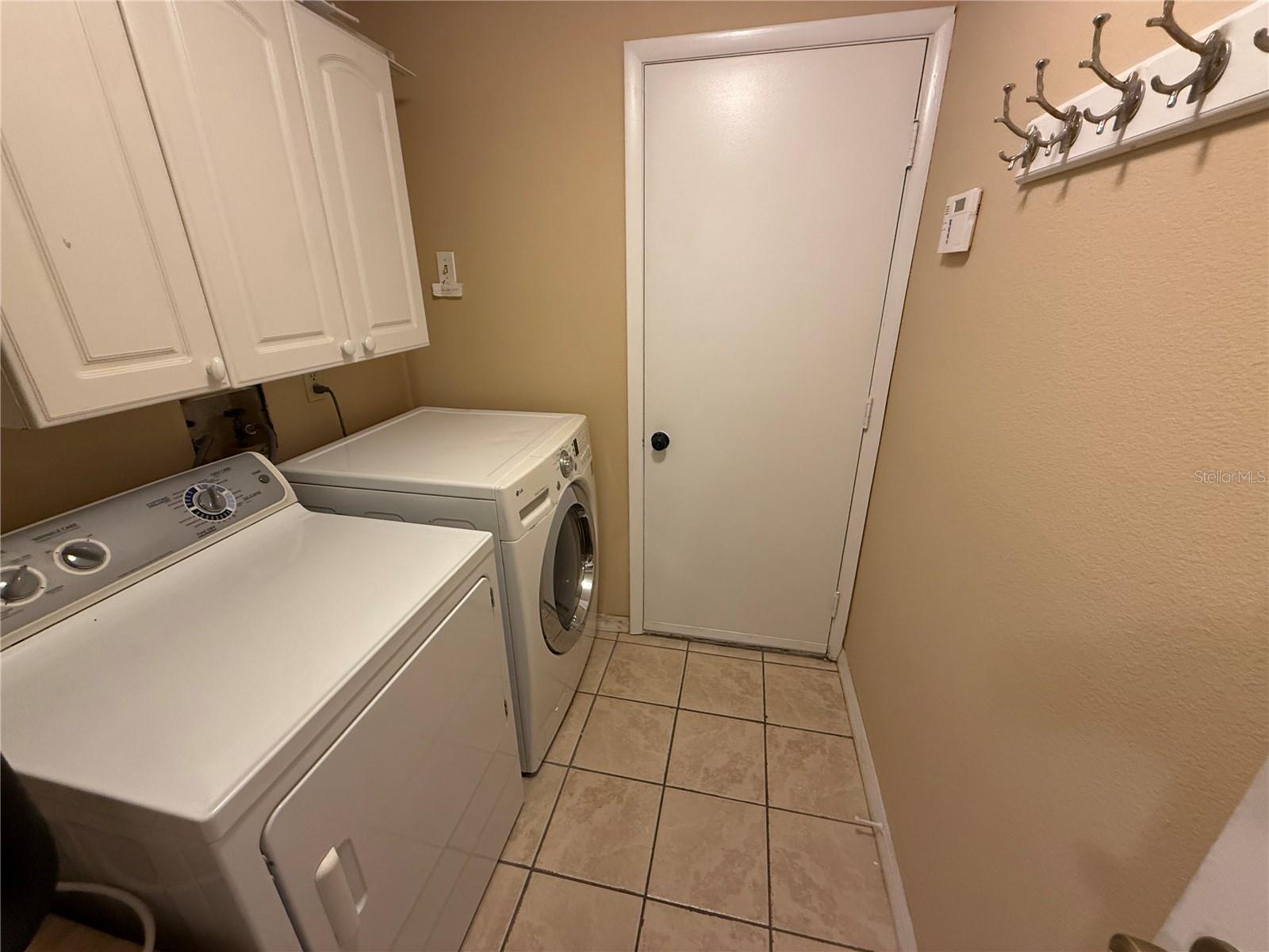 Image 26 of 46 For 525 Lakeview Drive