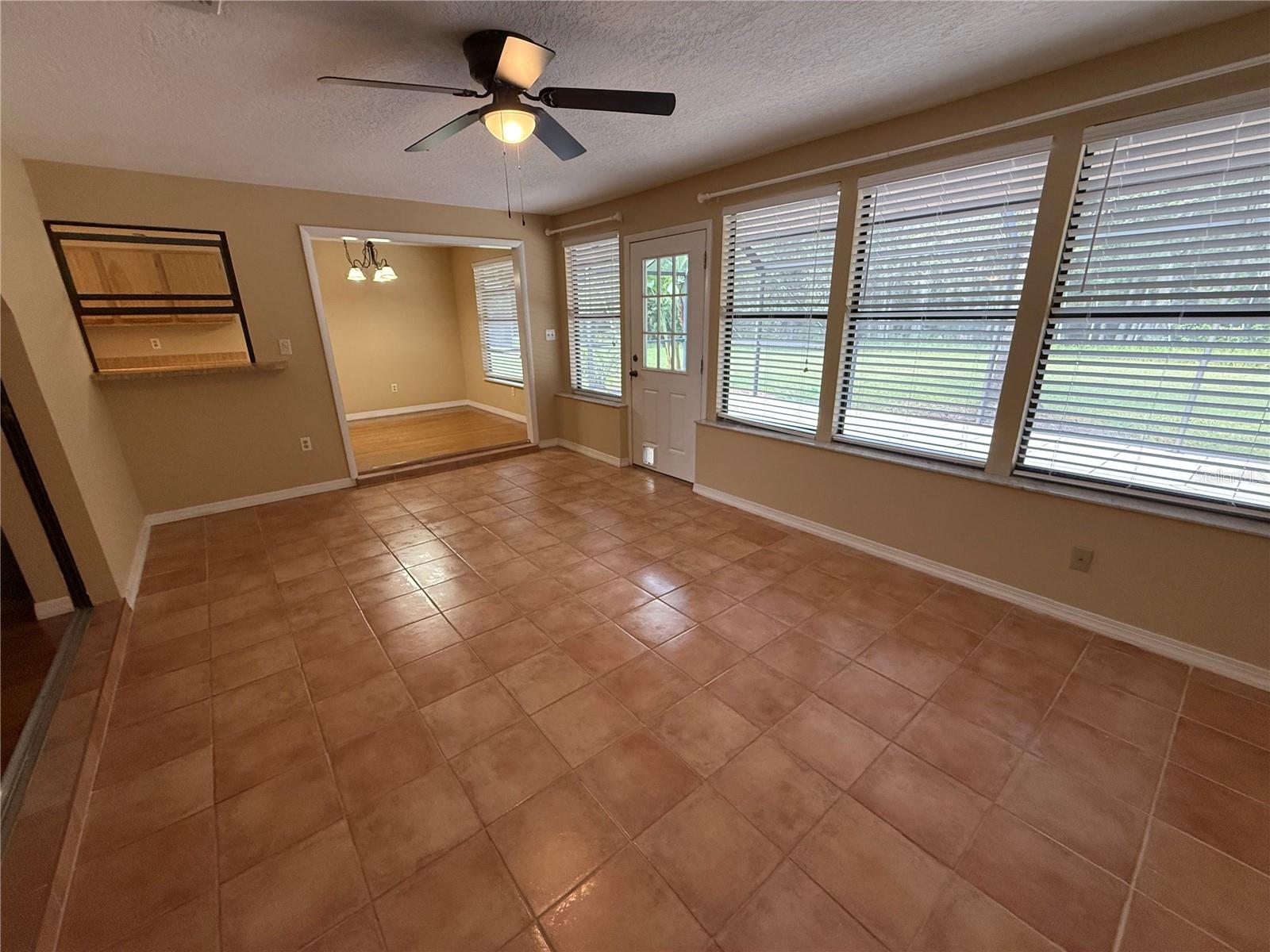 Image 27 of 46 For 525 Lakeview Drive