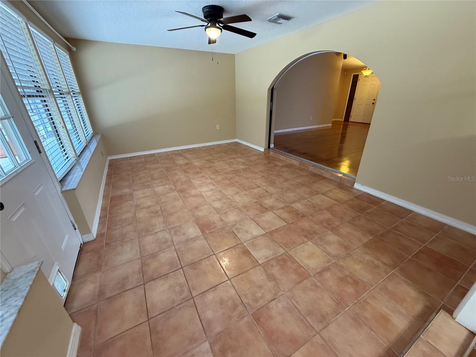 Image 28 of 46 For 525 Lakeview Drive