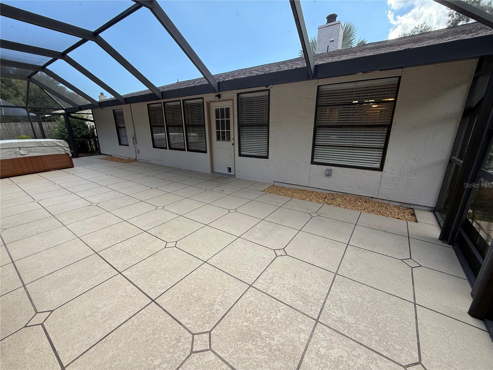 Image 32 of 46 For 525 Lakeview Drive