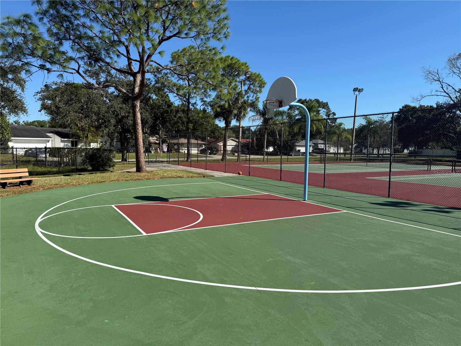 Image 40 of 46 For 525 Lakeview Drive