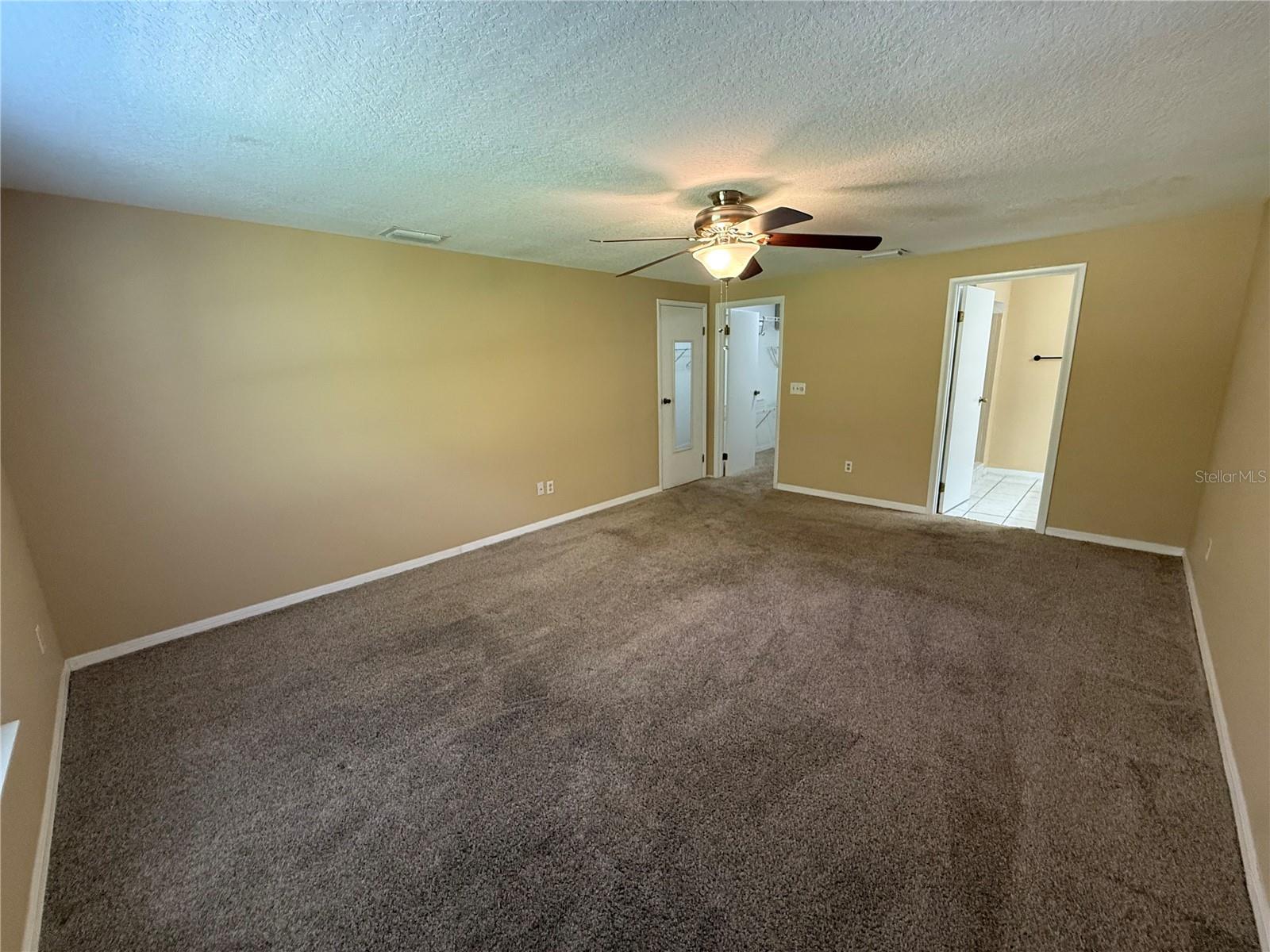 Image 8 of 46 For 525 Lakeview Drive