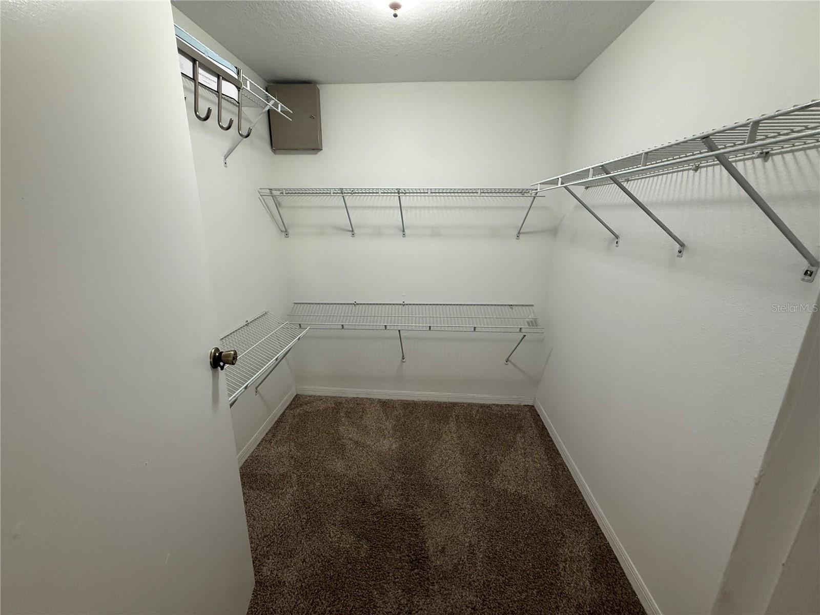 Image 9 of 46 For 525 Lakeview Drive