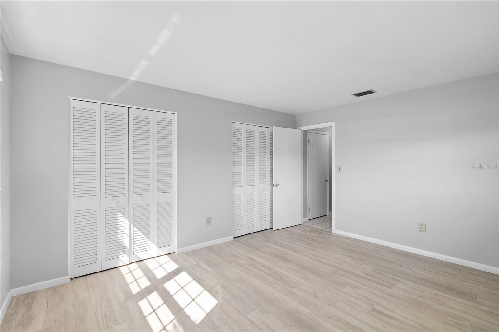 Image 23 of 33 For 11095 56th Avenue N