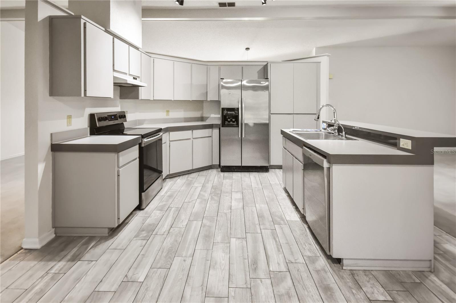 Image 16 of 36 For 8143 Wooden Drive