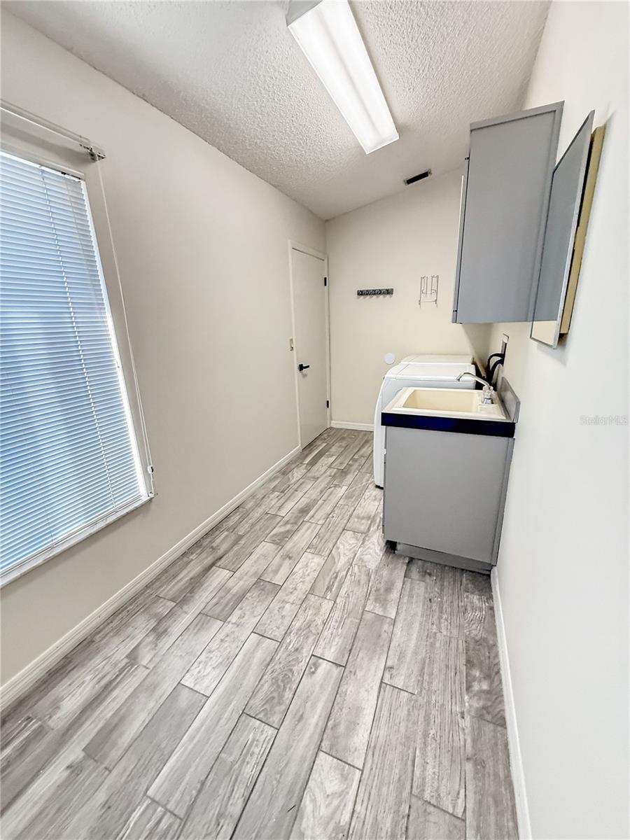 Image 9 of 36 For 8143 Wooden Drive