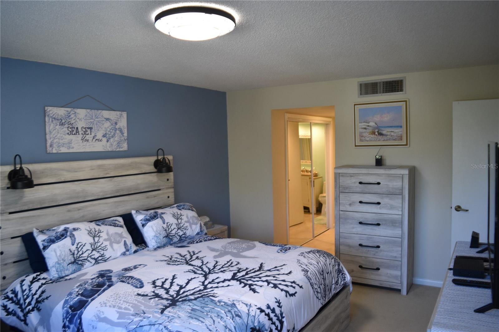 Image 20 of 59 For 3062 Eastland Boulevard D206