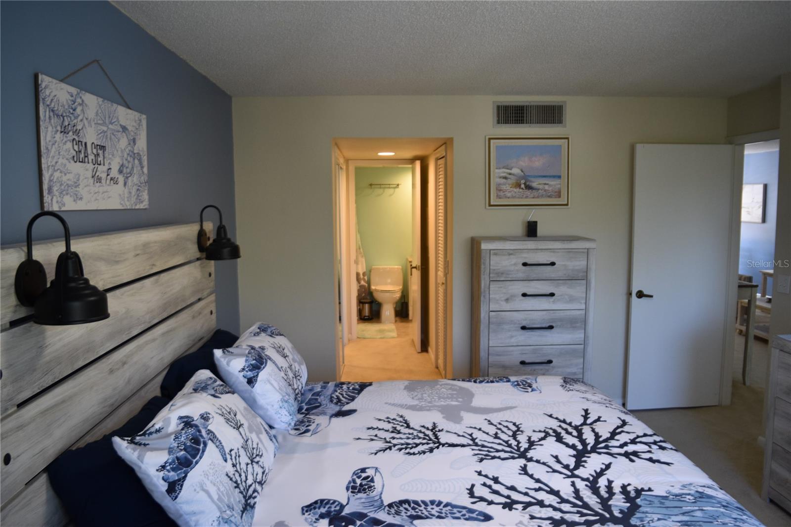 Image 24 of 59 For 3062 Eastland Boulevard D206