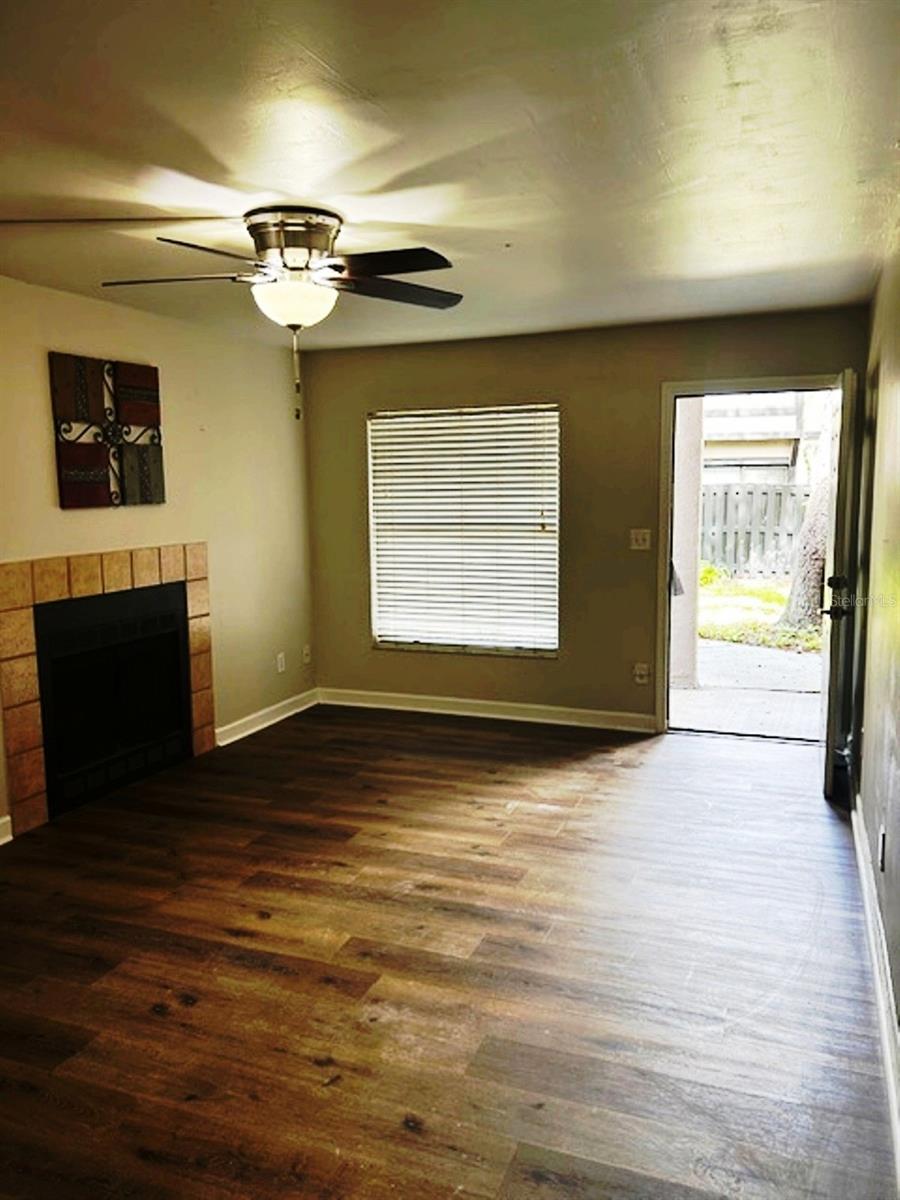 Image 3 of 12 For 4024 Dream Oak Place 103