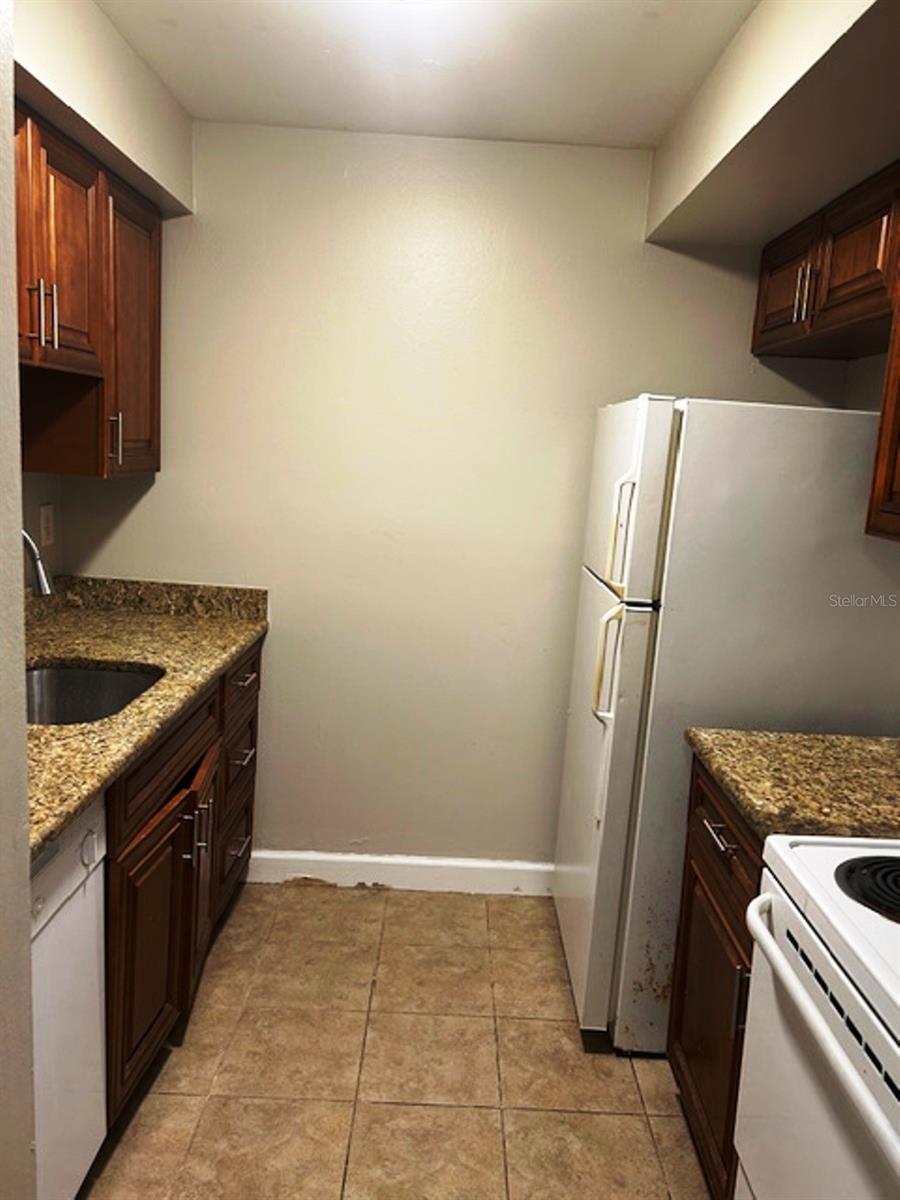 Image 7 of 12 For 4024 Dream Oak Place 103