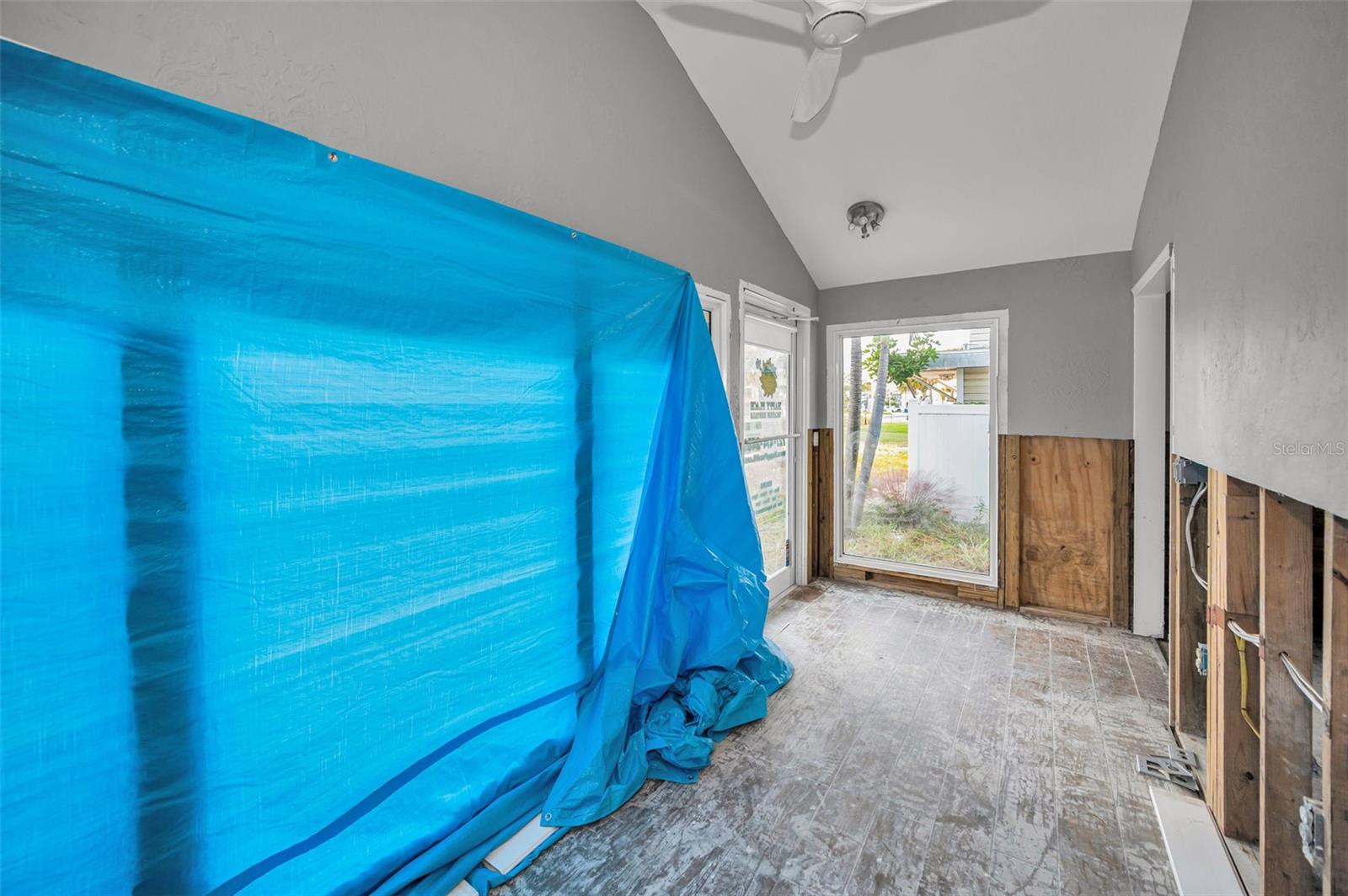 Image 9 of 11 For 19229 Gulf Boulevard