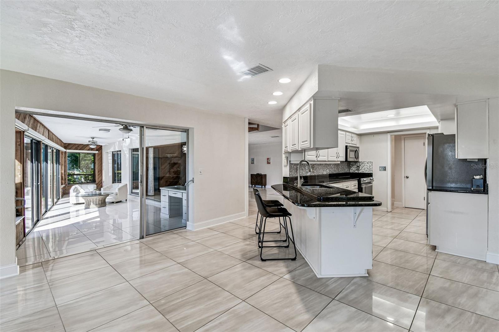 Image 10 of 52 For 10073 Yacht Club Drive