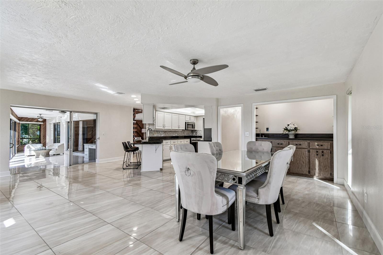 Image 14 of 52 For 10073 Yacht Club Drive