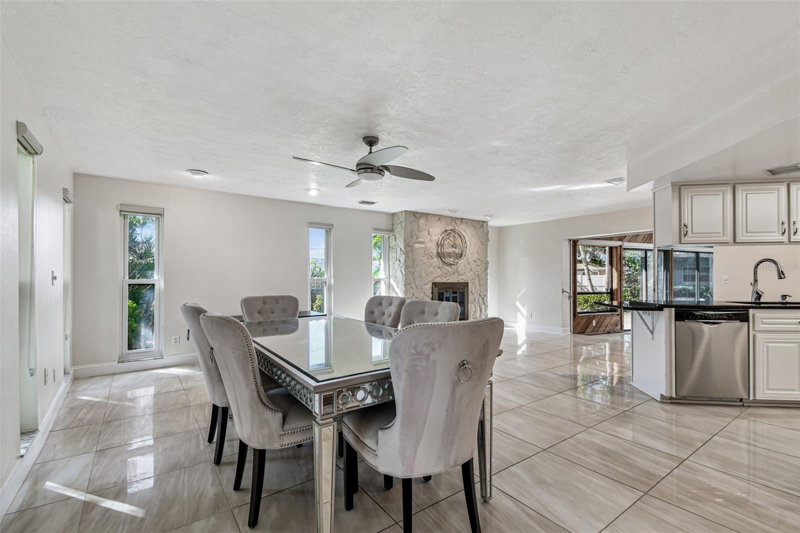 Image 16 of 52 For 10073 Yacht Club Drive