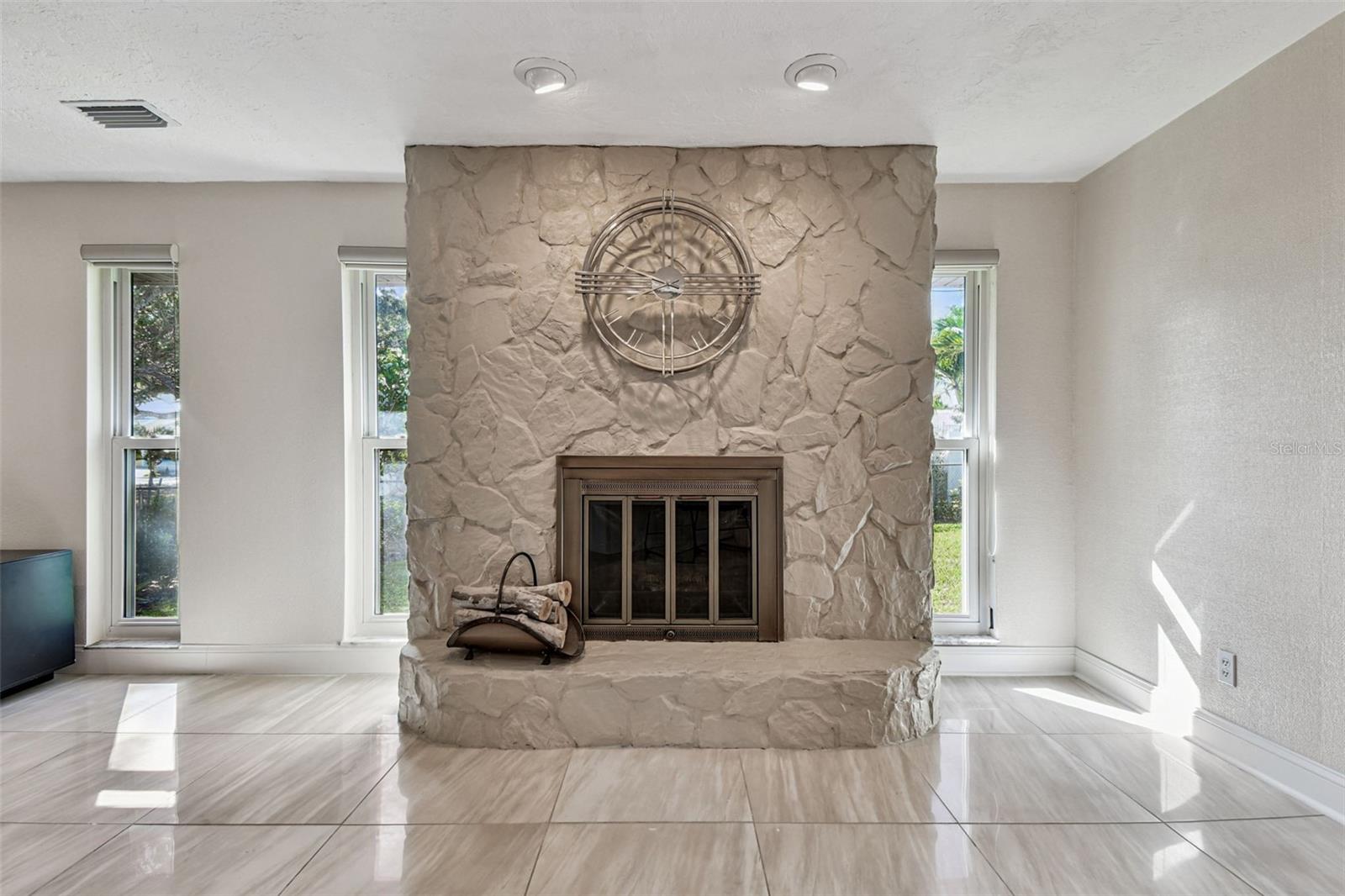 Image 19 of 52 For 10073 Yacht Club Drive