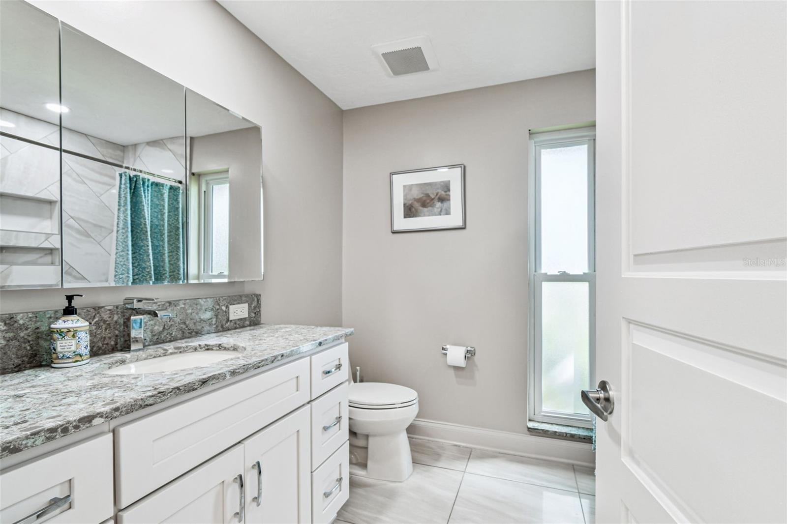 Image 27 of 52 For 10073 Yacht Club Drive