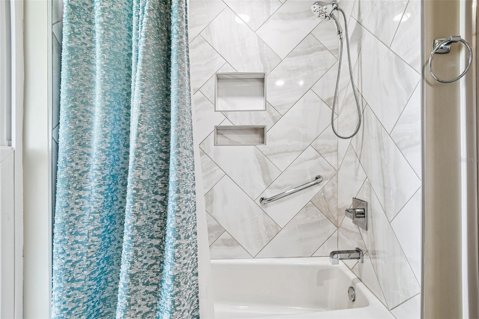 Image 28 of 52 For 10073 Yacht Club Drive