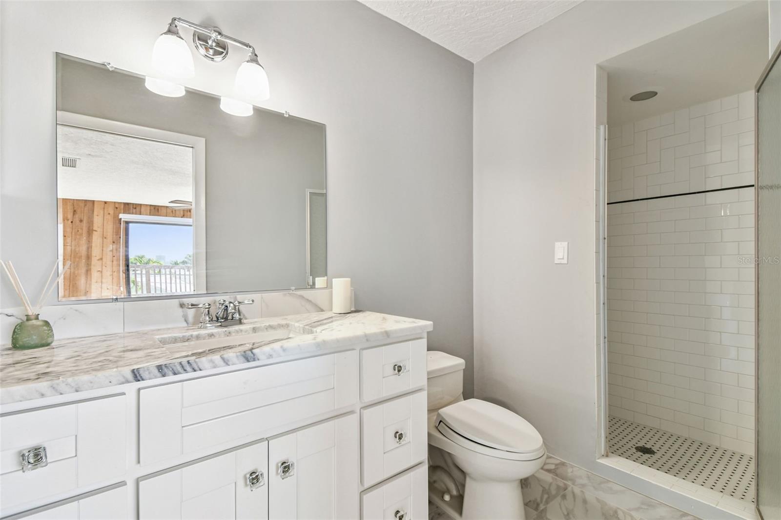 Image 36 of 52 For 10073 Yacht Club Drive