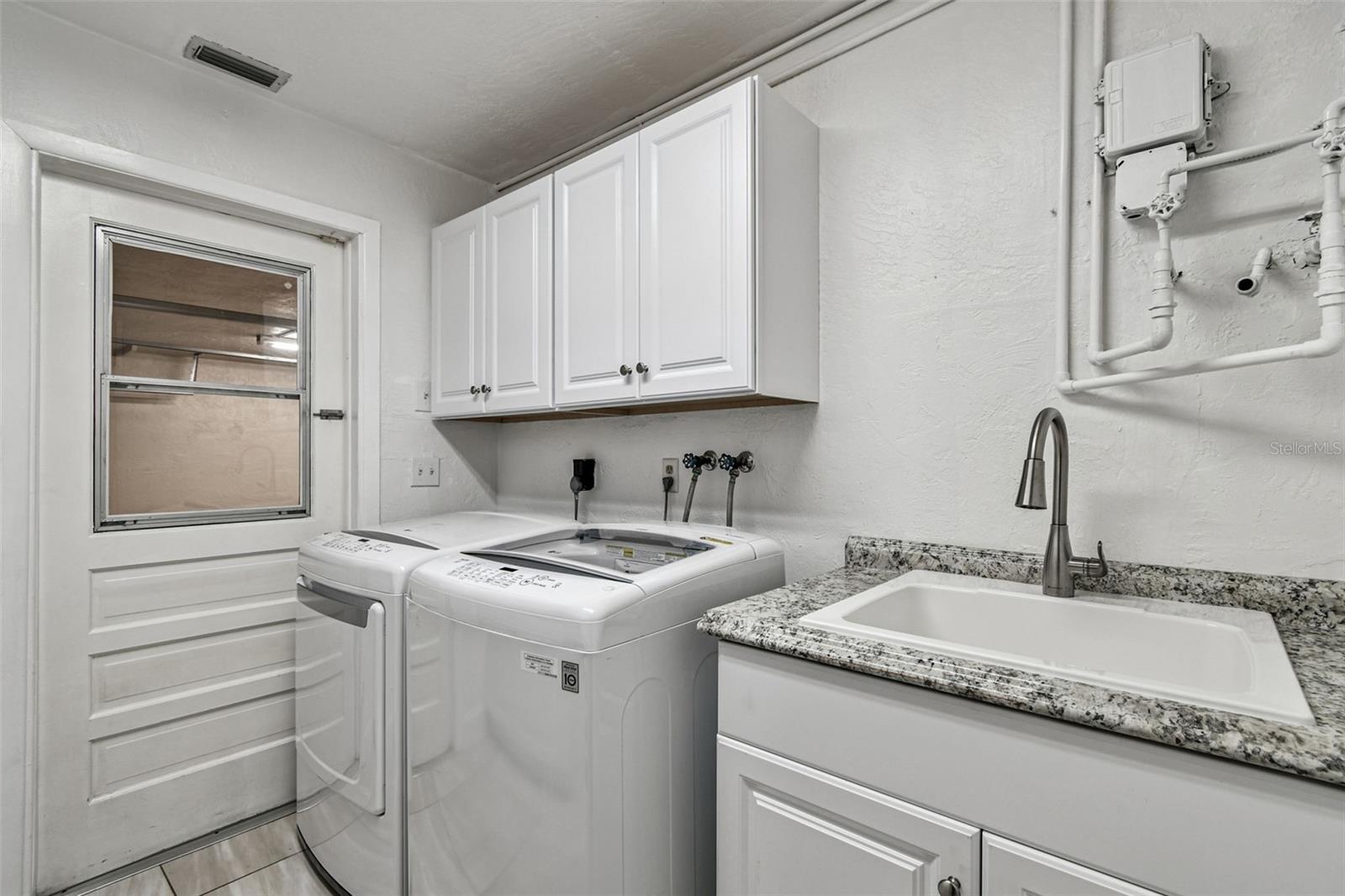 Image 42 of 52 For 10073 Yacht Club Drive