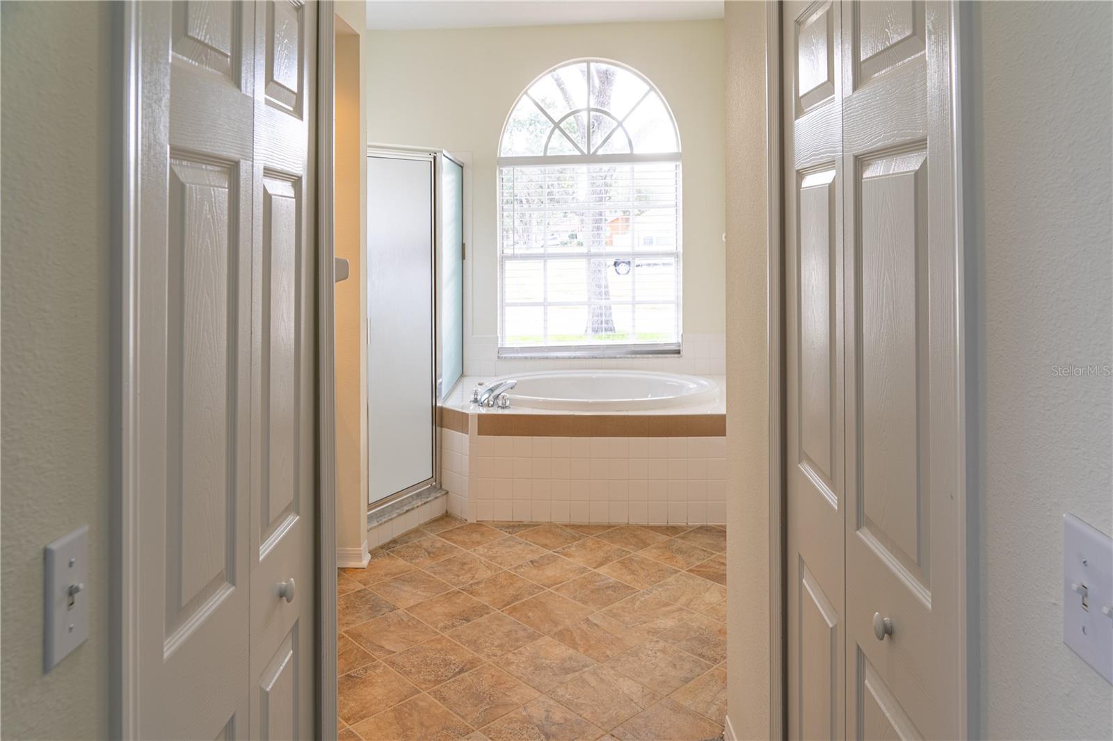 Image 16 of 60 For 9301 Sunnyoak Drive