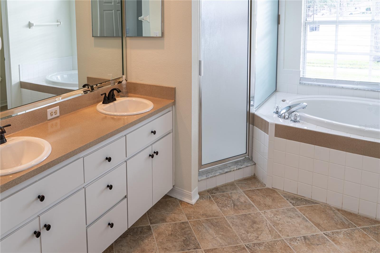 Image 17 of 60 For 9301 Sunnyoak Drive