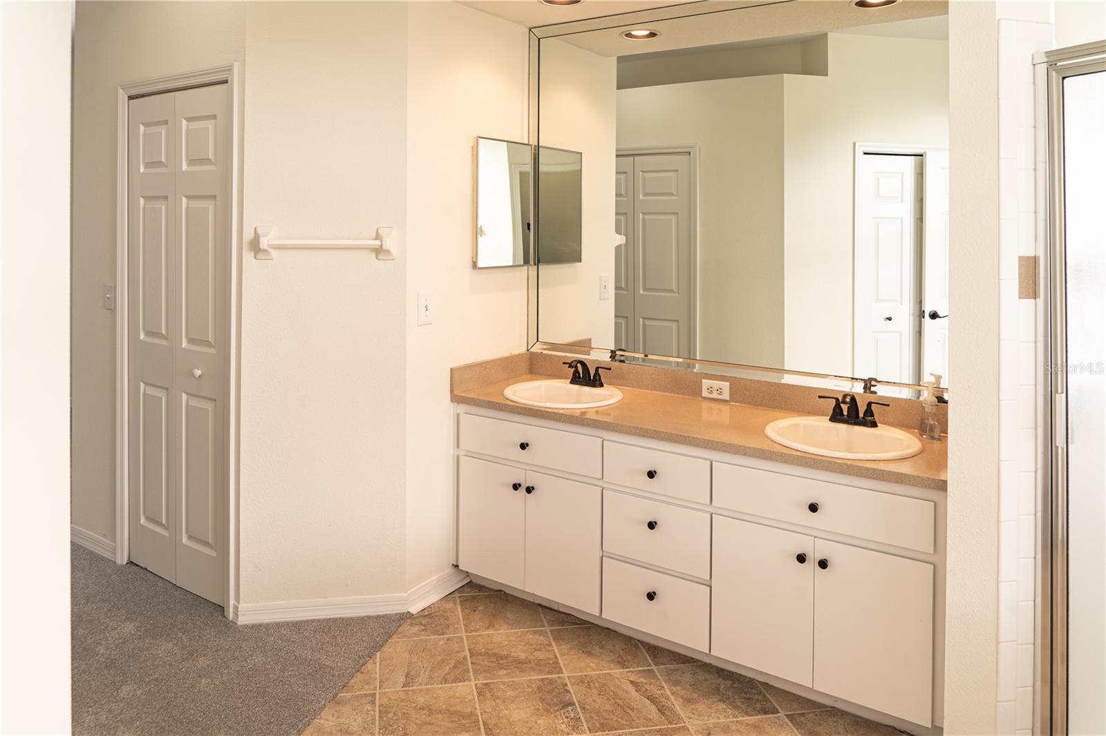 Image 19 of 60 For 9301 Sunnyoak Drive