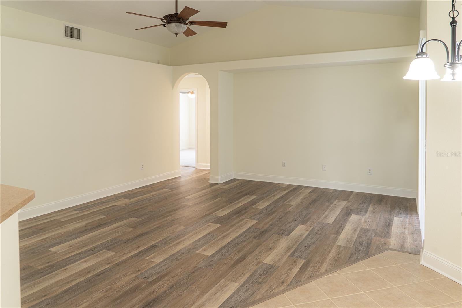 Image 21 of 60 For 9301 Sunnyoak Drive